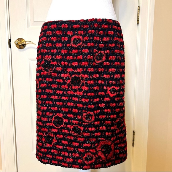 Per Se by Carlisle Red and Black Tweed Skirt with Floral Details Size 10 Holiday - Picture 1 of 5